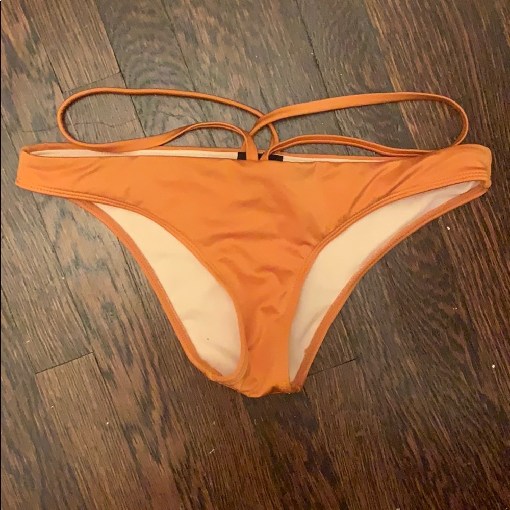 Bikini - Picture 3 of 3